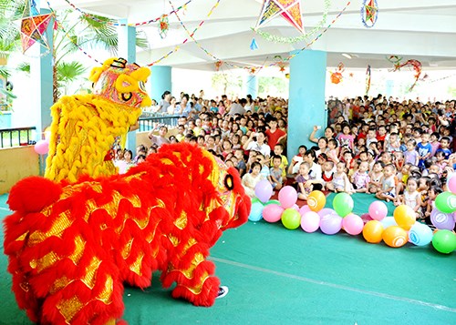 Trường MN Phúc Đồng tưng bừng tổ chức Tết Trung thu cho các bé.